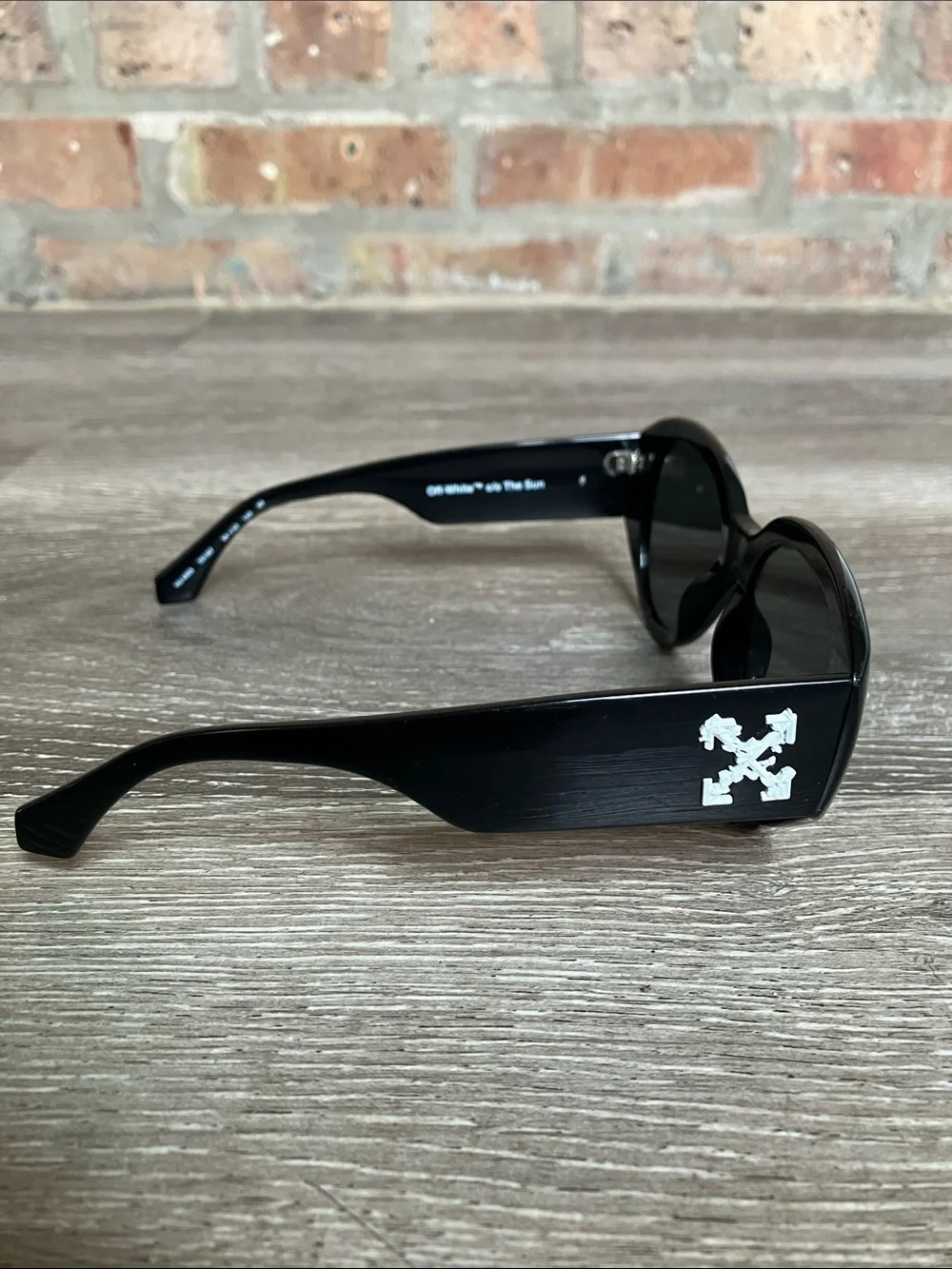 OFF-WHITE X SUNGLASS HUT Sunglasses